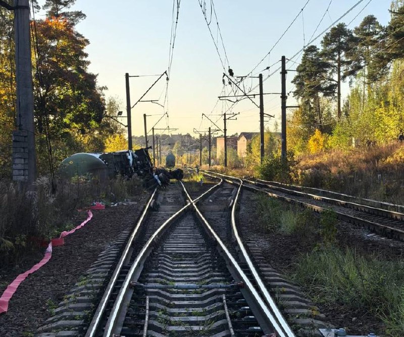 В Подмосковье сошли два вагона. Инцидент произошёл на станции Зеленый Бор фрязинской ветки Ярославского направления. 