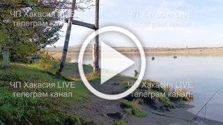 Заполонили рыбаки с удочками и сетями весь берег...