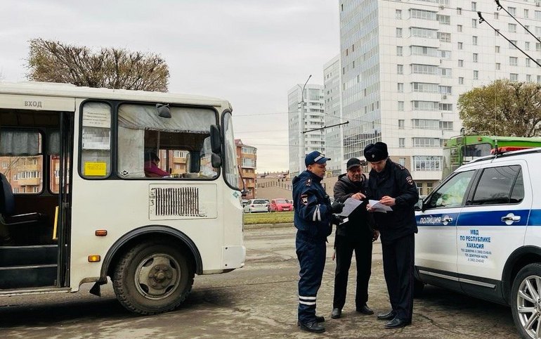 Автобусы массово проверяют в Хакасии. Госавтоинспекция...