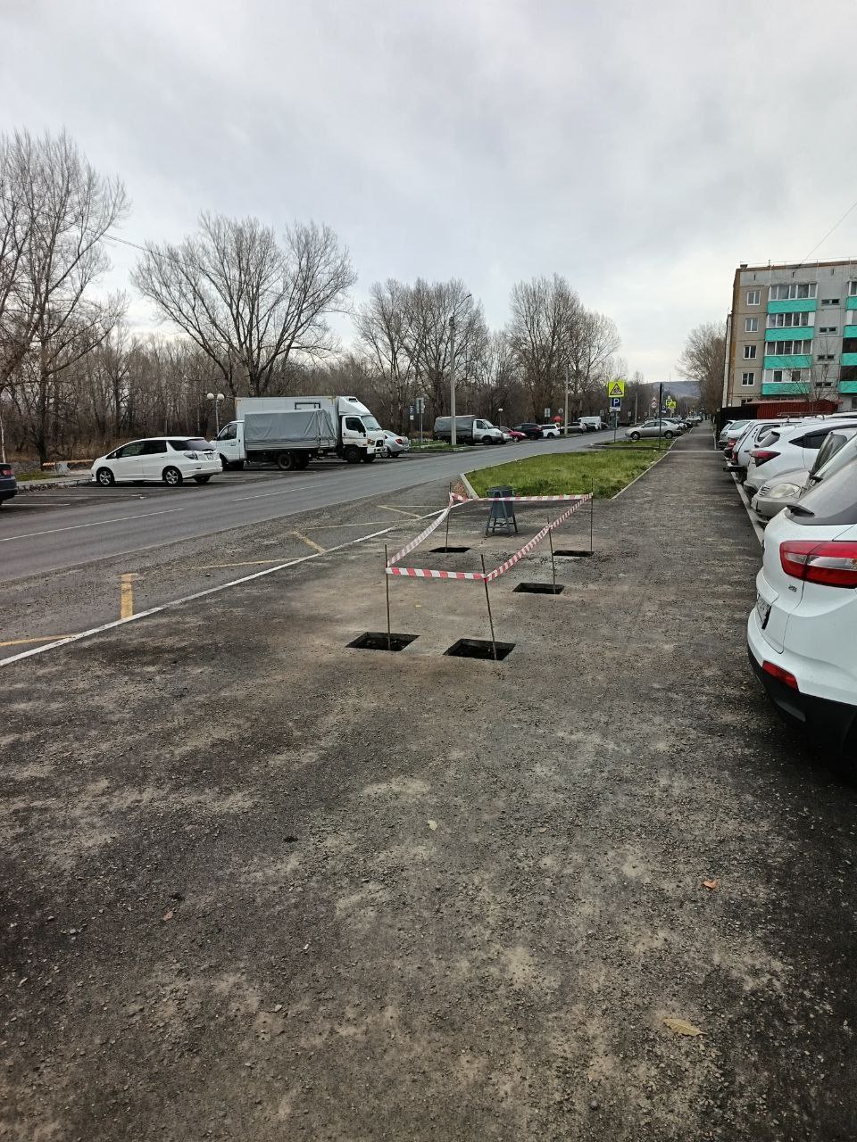 Ямы на проезде Северном огородили. Жители пожаловались...