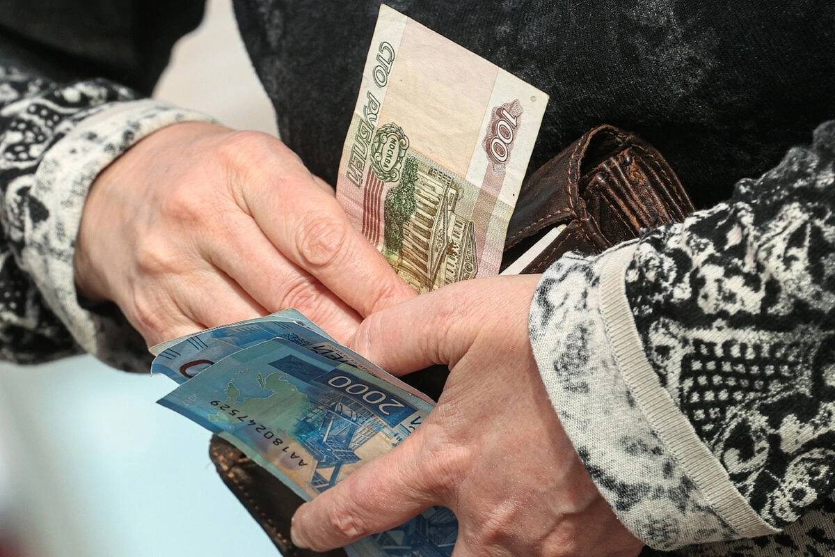 Почти 34 млн рублей перевели мошенникам жители...