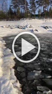 Красноярское водохранилище еще не замерзло этой зимой....