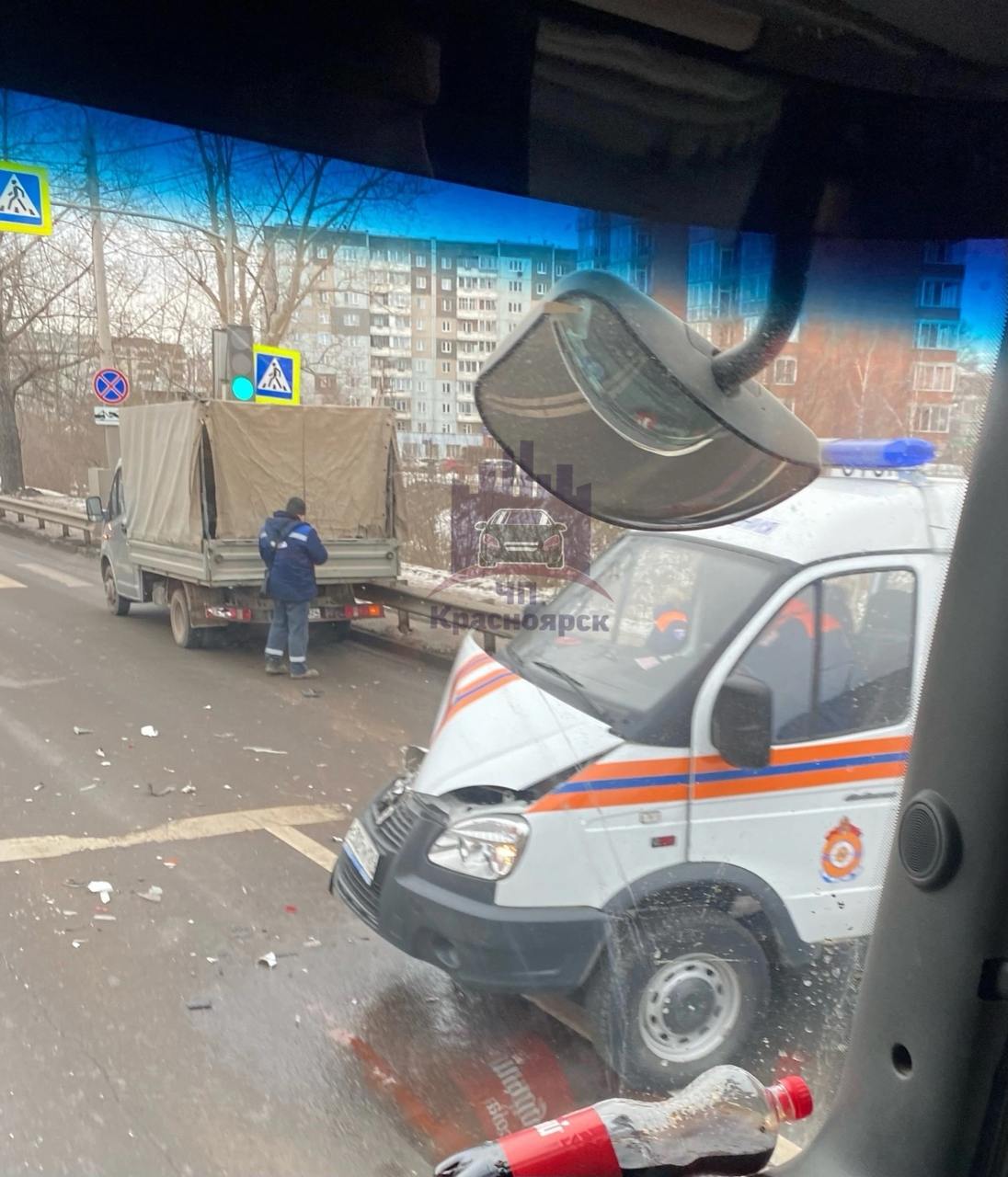 Брянская. Сотрудники МЧС разбили служебный автомобиль....