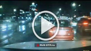 В Петербурге водитель «Соляриса» пристроился за...
