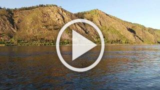 Вода в Енисее прибывает. За последнюю неделю кромка воды...