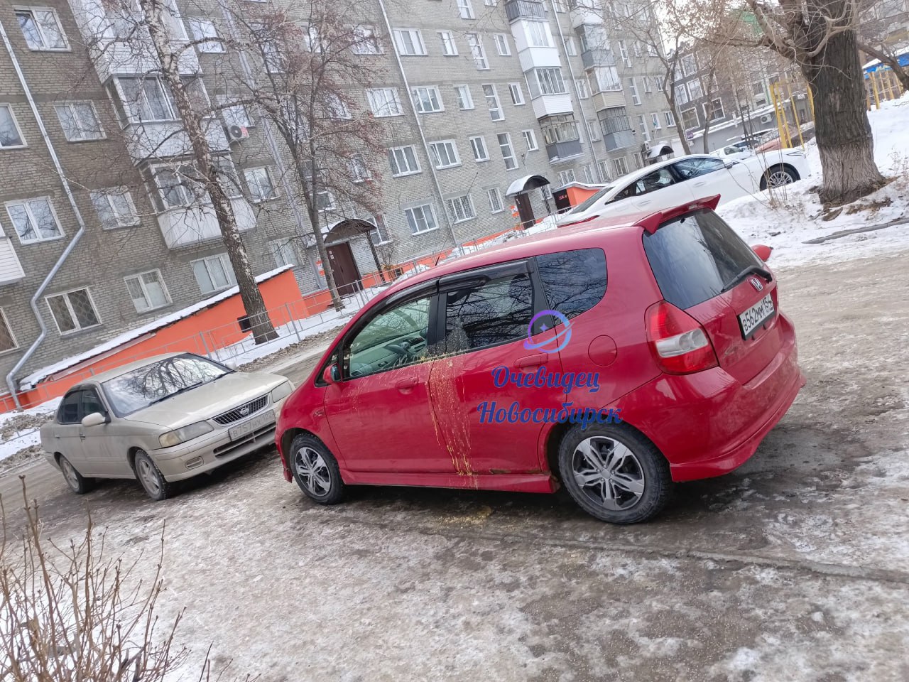 В доме на Геодезической улице 5/1 проживает пожилая...