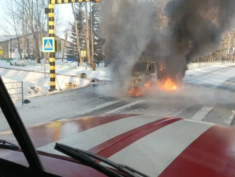 Из-за короткого замыкания автомобиль сгорел прямо на...