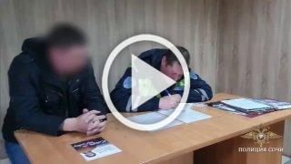 В Сочи задержали водителя Land Cruiser с красноярскими номерами, который ездил по торговым рядам  