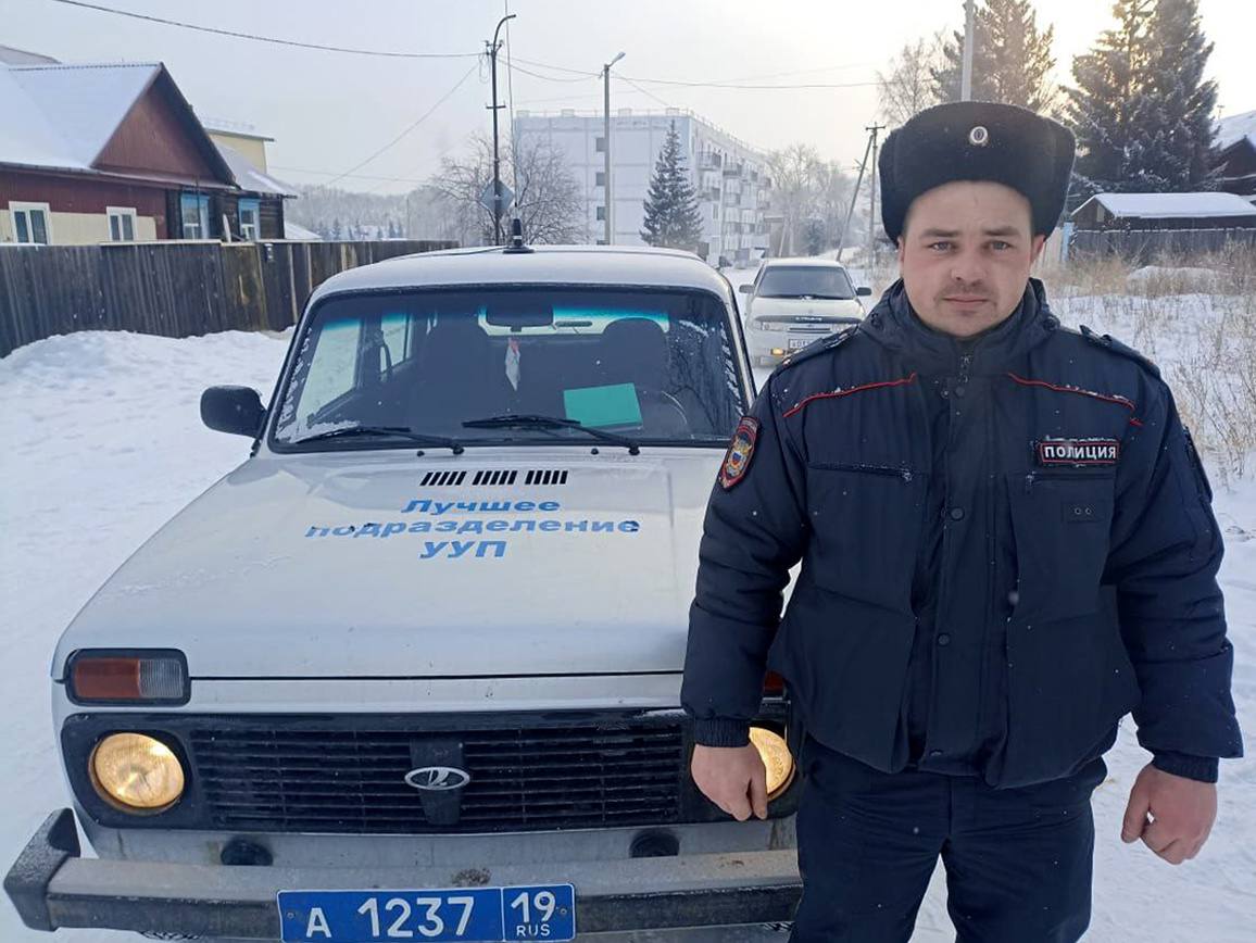 Поступок настоящего героя: участковый спас школьника от...
