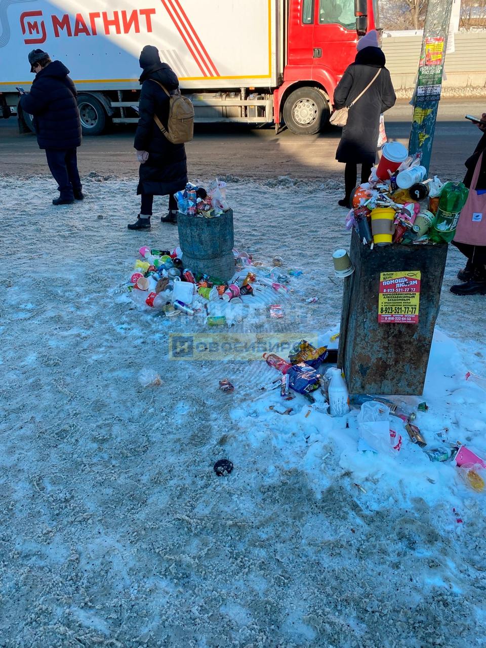 На Речном вокзале не думают о том, что нужно почистить...