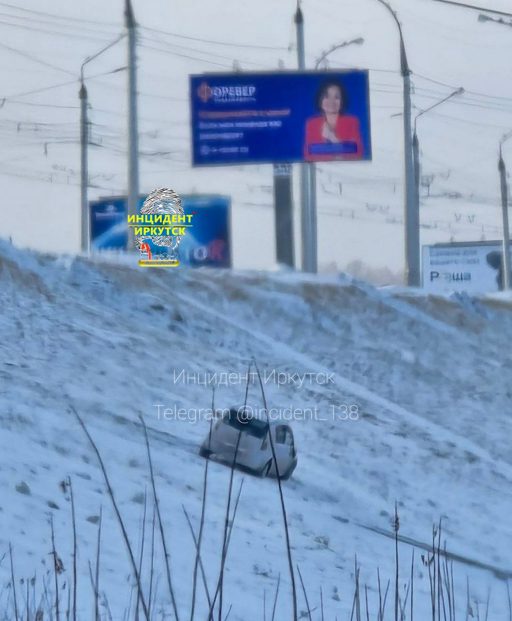 Автомобиль улетел с плотины ГЭС в Иркутске. Все живы....