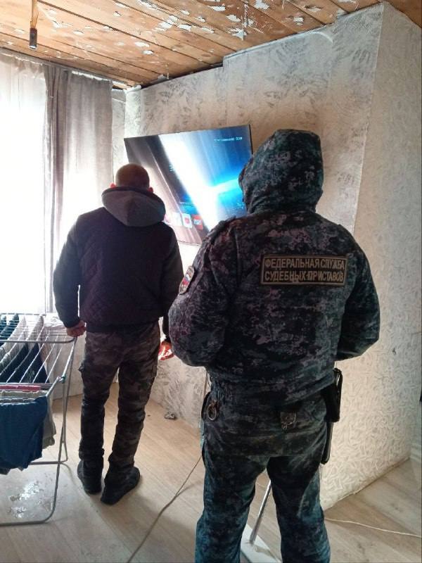 Накопил кучу штрафов и лишился телевизора: у должника из...