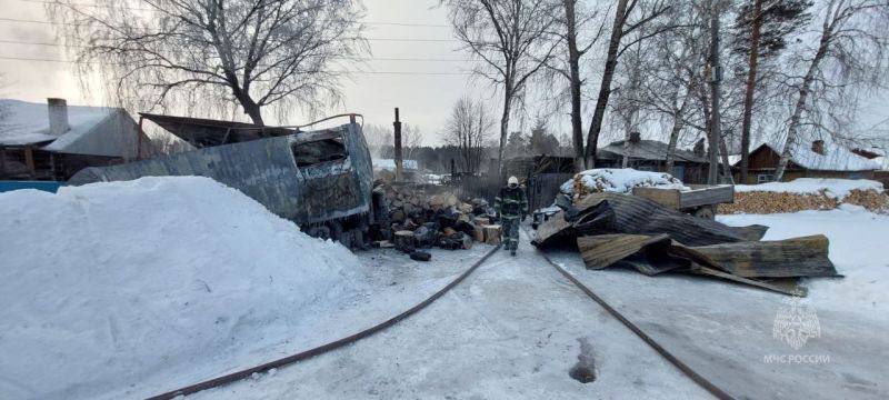 Ночью в Нижней Пойме Нижнеингашского района во время...