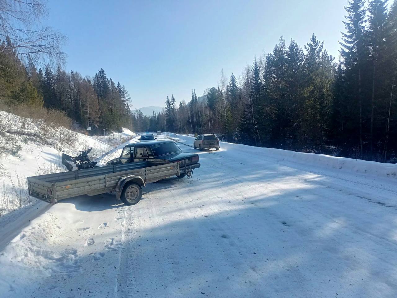 Авария со снегоходом по трассе в Вершину Теи. ДТП...