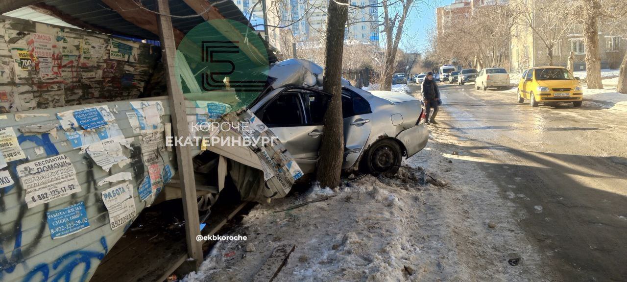 Нетрезвый водитель врезался в ограждение на Вторчермете