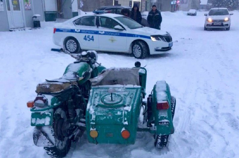 Несовершеннолетний мотоциклист попался на глазах у...