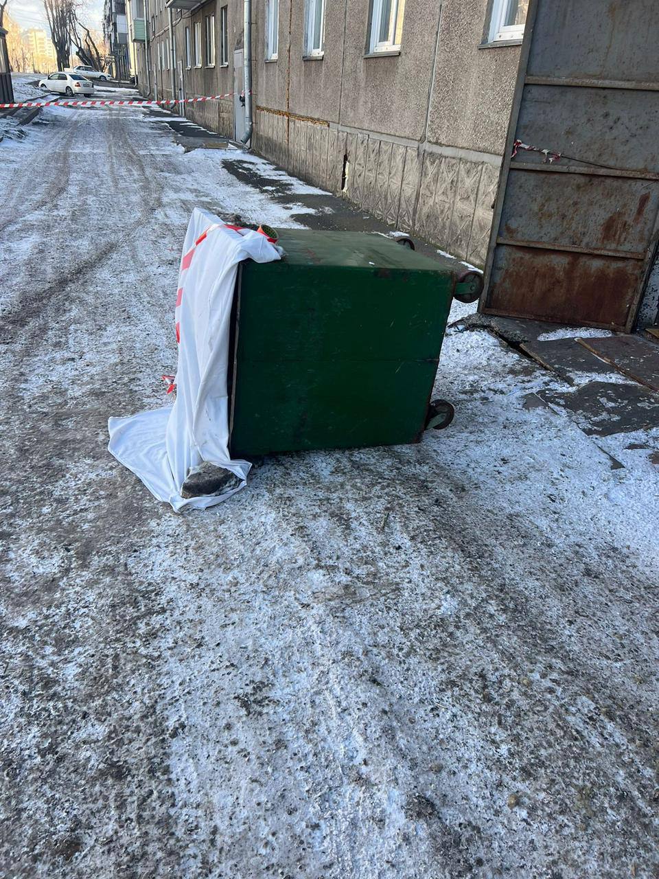 Девушка выкинула новорожденного ребенка в мусоропровод 