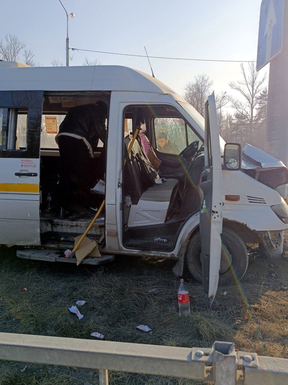 В Подмосковье маршрутка влетела в столб, предварительно есть пострадавшие.