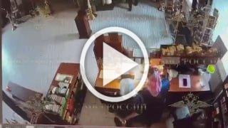 В подмосковном Климовске вооружённый мужчина напал на...