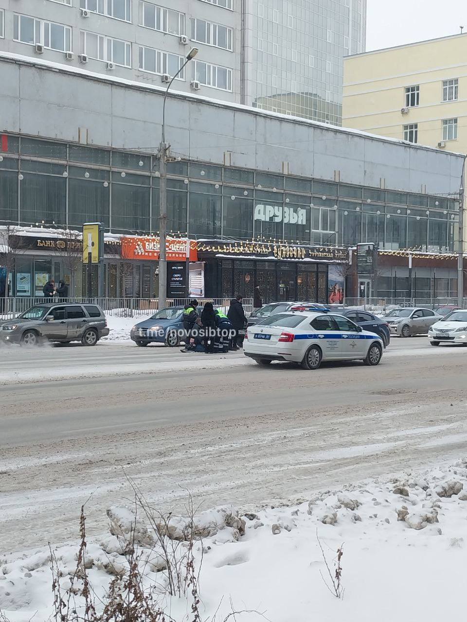 На Вокзальной магистрали 19, прямо на проезжей части...