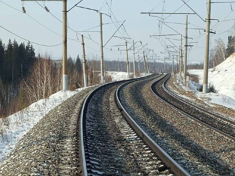 Мужчина погиб под колёсами пассажирского поезда в...