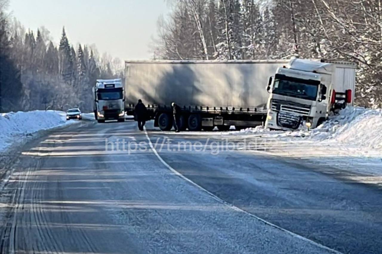 Временное затруднение движения транспорта в Кемеровском муниципальном округе из-за ДТП на 348 км автодороги Р-255 «Сибирь».