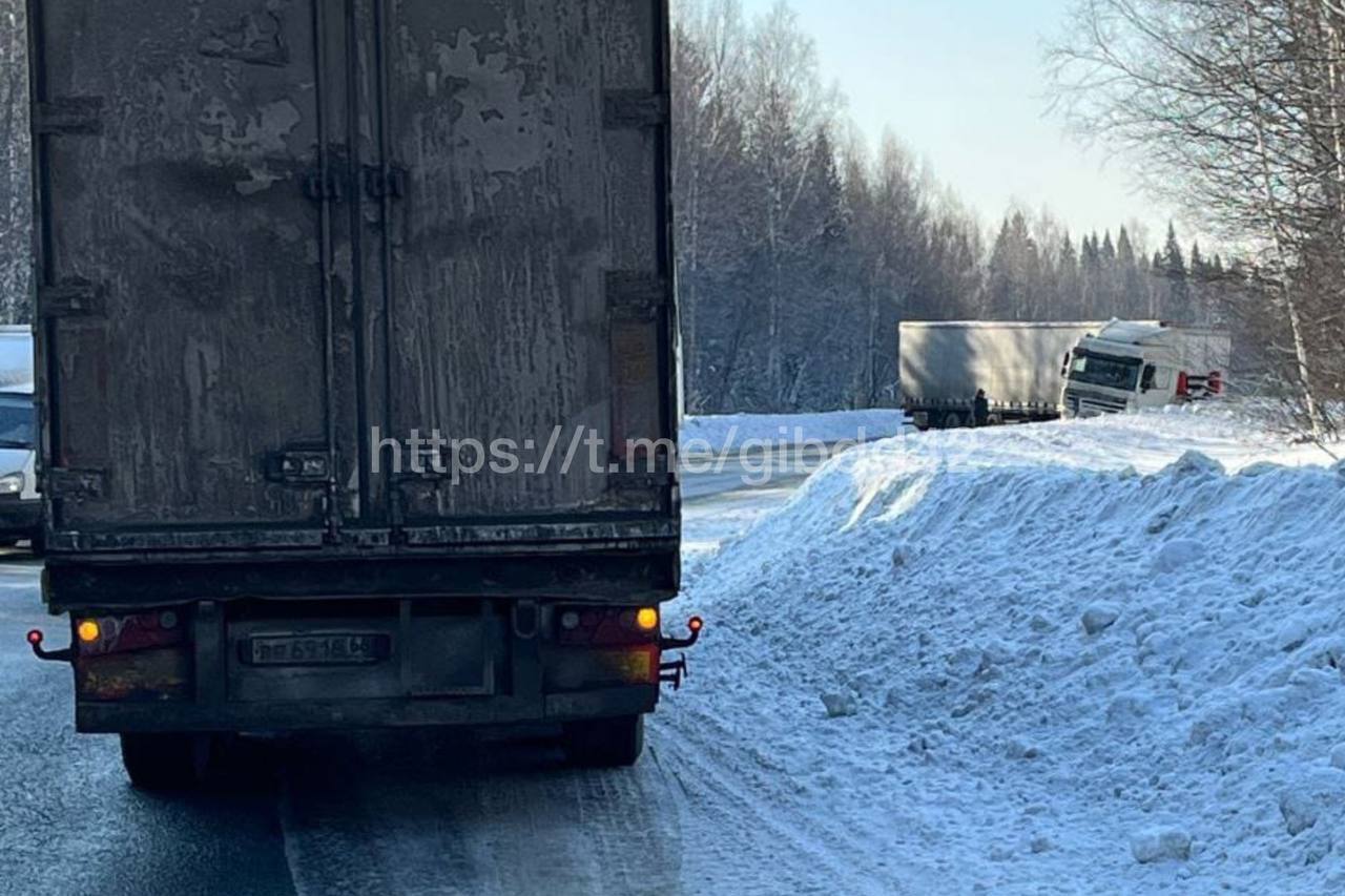 Временное затруднение движения транспорта в Кемеровском муниципальном округе из-за ДТП на 348 км автодороги Р-255 «Сибирь».