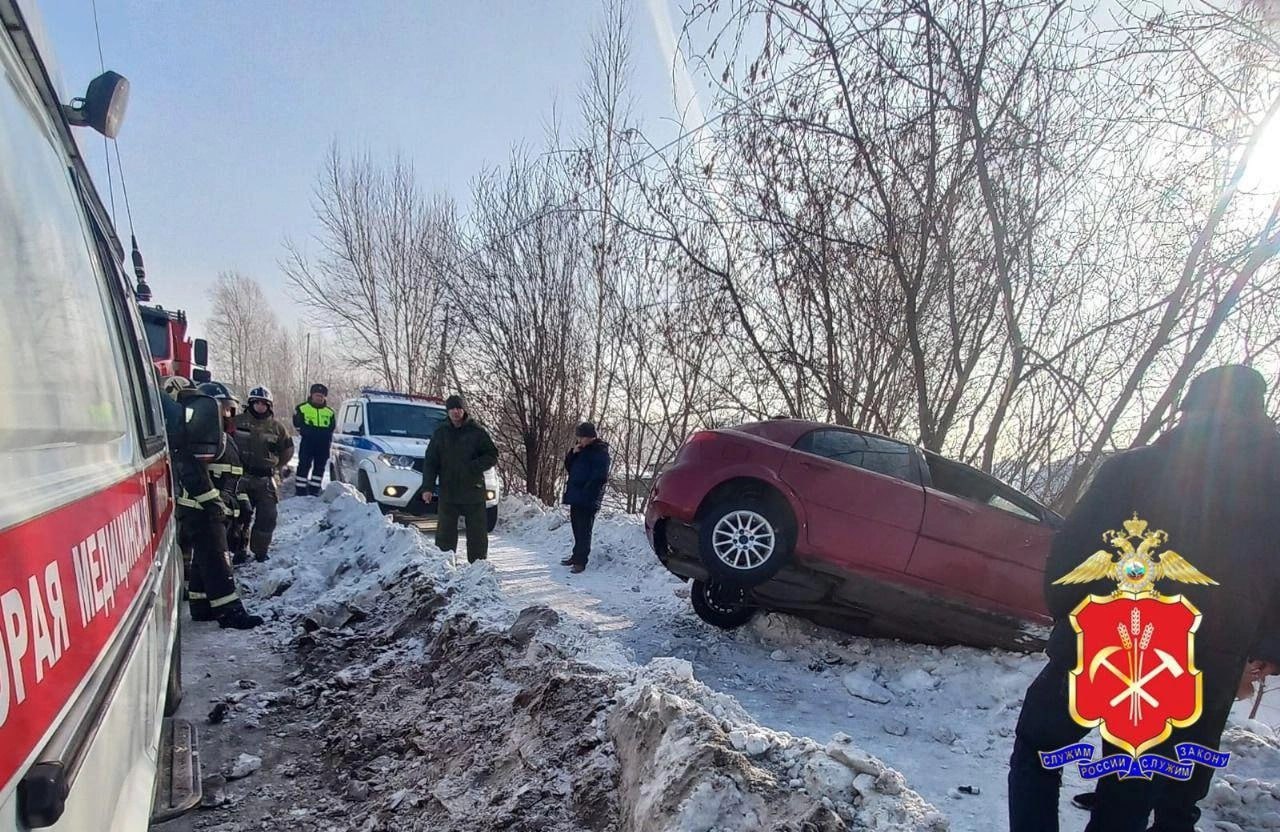 Пьяный водитель иномарки влетел в женщину с ребенком в Анжеро-Судженске 