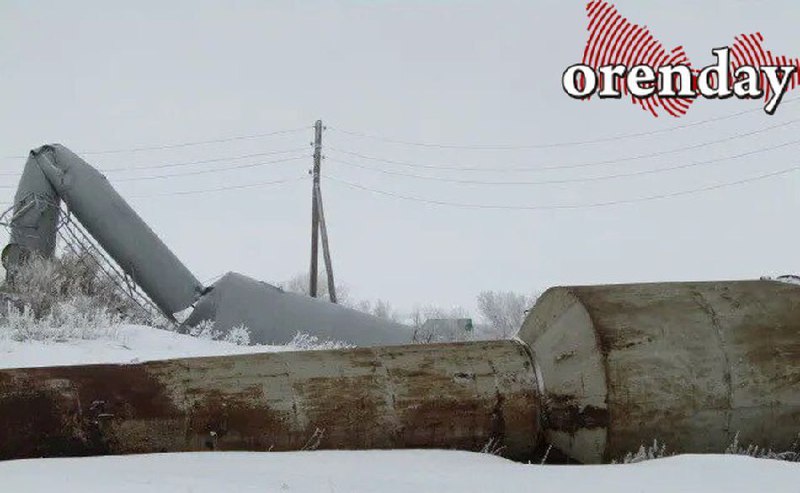 В Оренбуржье рухнула водонапорная башня, прослужившая...