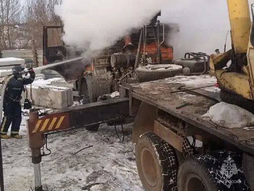 Сегодня в селе Глинищево Брянского района загорелся грузовик