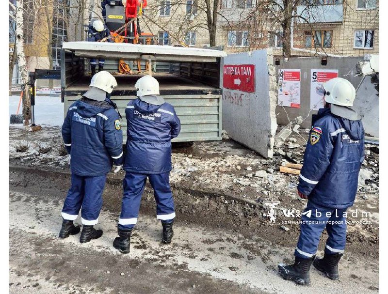 Спасатели и специалисты «Белгорблагоустройства»...