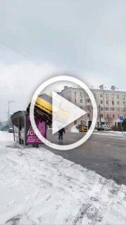 Припарковал Урус на остановку... Так много вопросов и так...