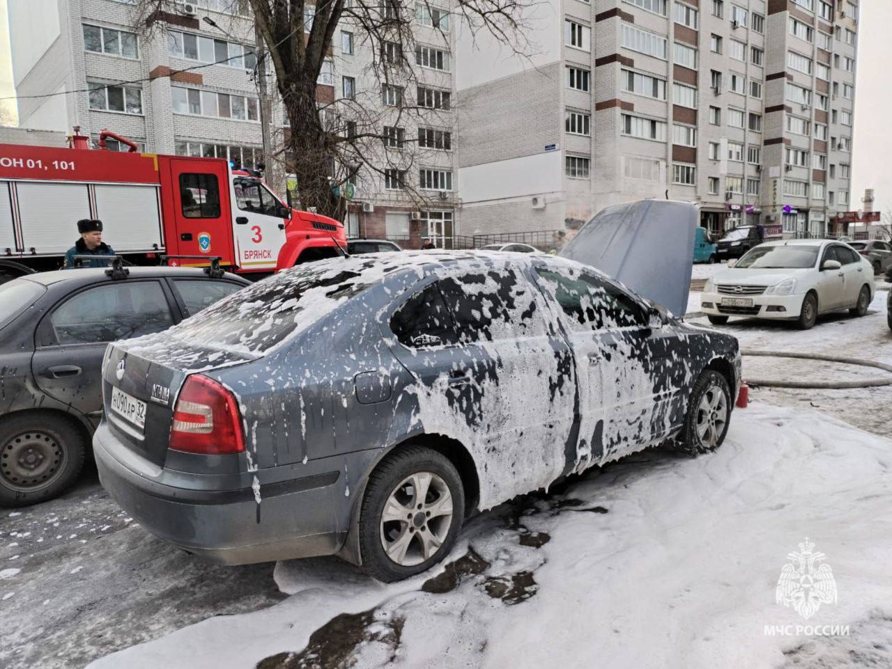 Сегодня в Брянске на проспекте Московский загорелся автомобиль