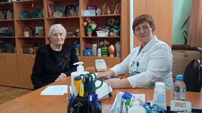 101-летняя ветеран из Иланского прошла медобследование и...