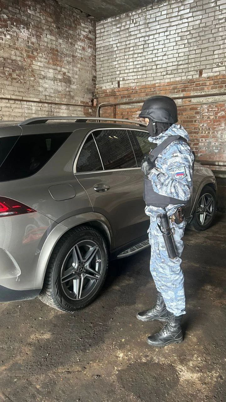 Mercedes-Benz GLE арестовали приставы за долги в Абакане....