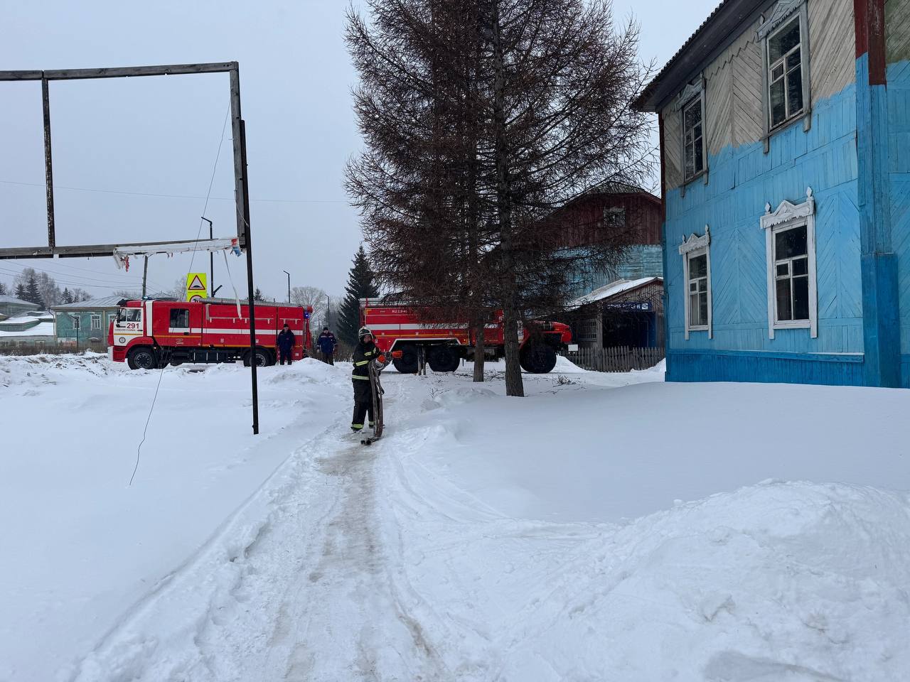 Пожарные ПЧ-291 краевой пожарной охраны Нижнеингашского...