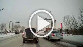 В Магнитогорске произошло массовое ДТП с участием автомобиля «Шакман»