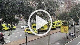 Два пассажирских автобуса столкнулись в центре Барселоны — минимум 34 человека пострадали. 
