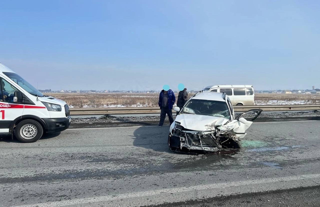 Наезд на препятствие стал причиной ДТП на федеральной автодороге