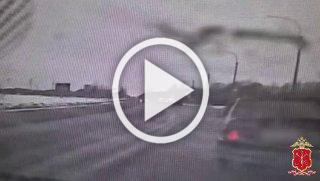 Пьяный гонщик в Ленобласти устроил автошоу, уходя от...