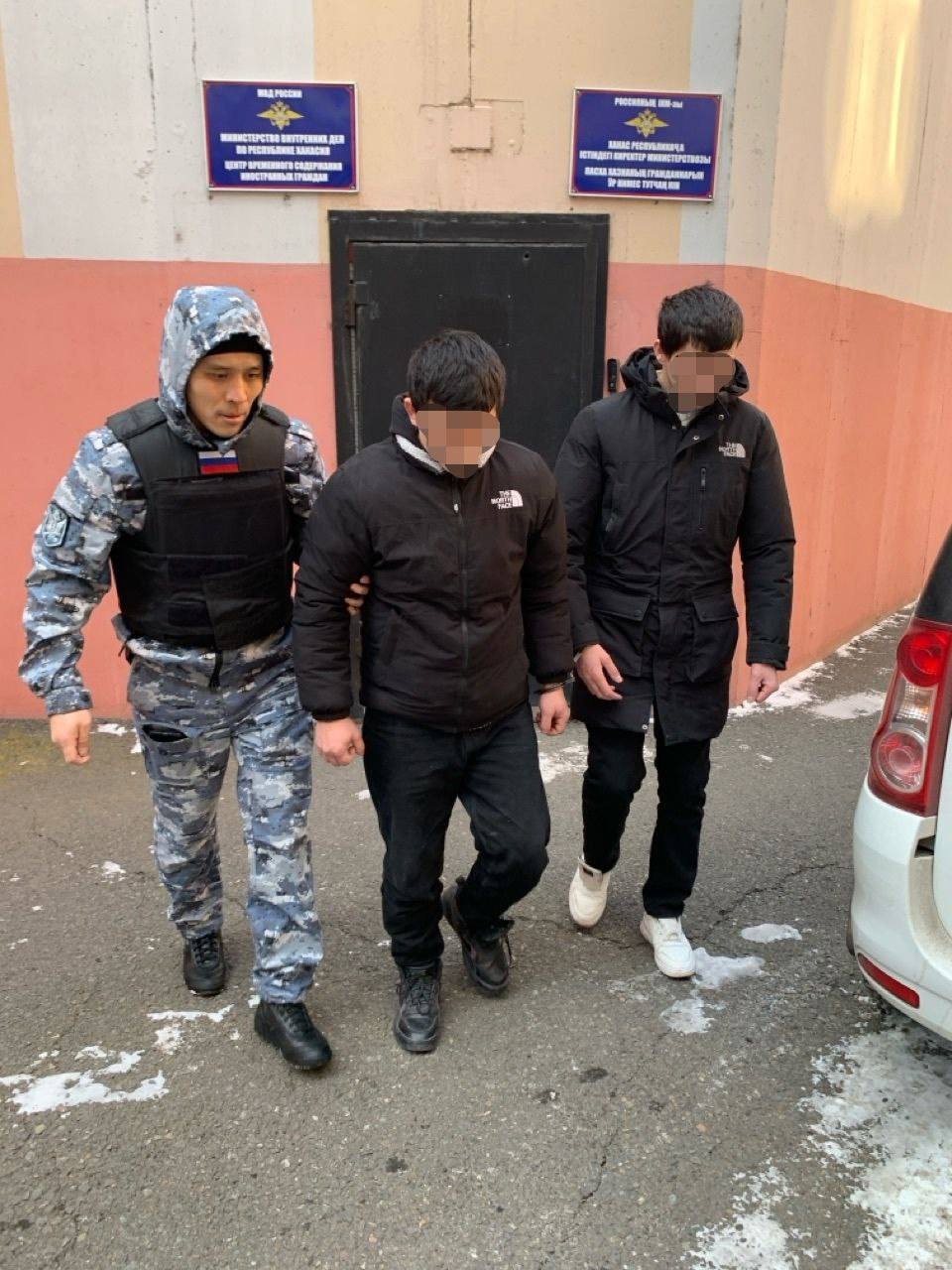 Четверых нелегальных мигрантов выдворили из страны...