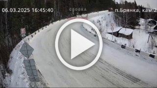 В пос. Брянка Северо-Енисейского района на большой скорости опрокинулся бензовоз с полуприцепом.