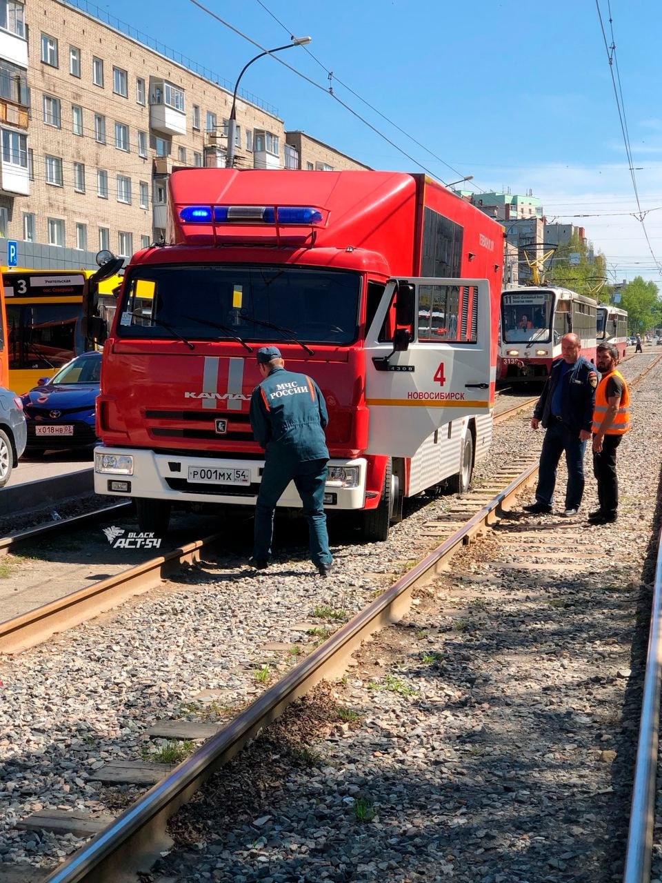 В Новосибирске сотрудники МЧС спасли...