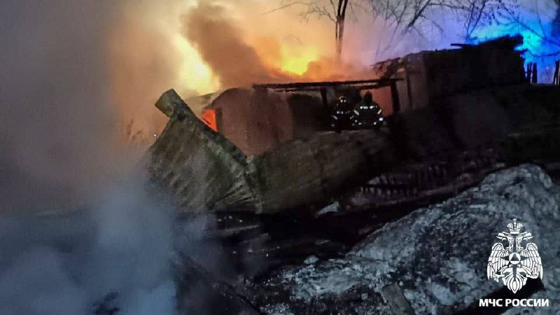 Пожар уничтожил частный дом в Березовском 