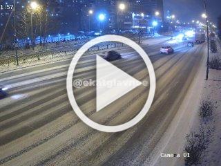 Вот такое ДТП произошло вчера вечером на улице...