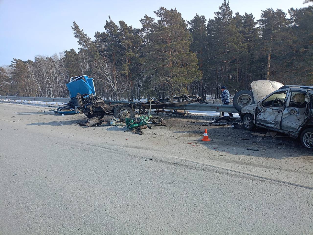 Жуткое ДТП произошло в Ордынском районе. Машины превратились в груду металла 