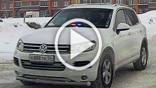 Водитель кроссовера Volkswagen Touareg с госномером А 888...