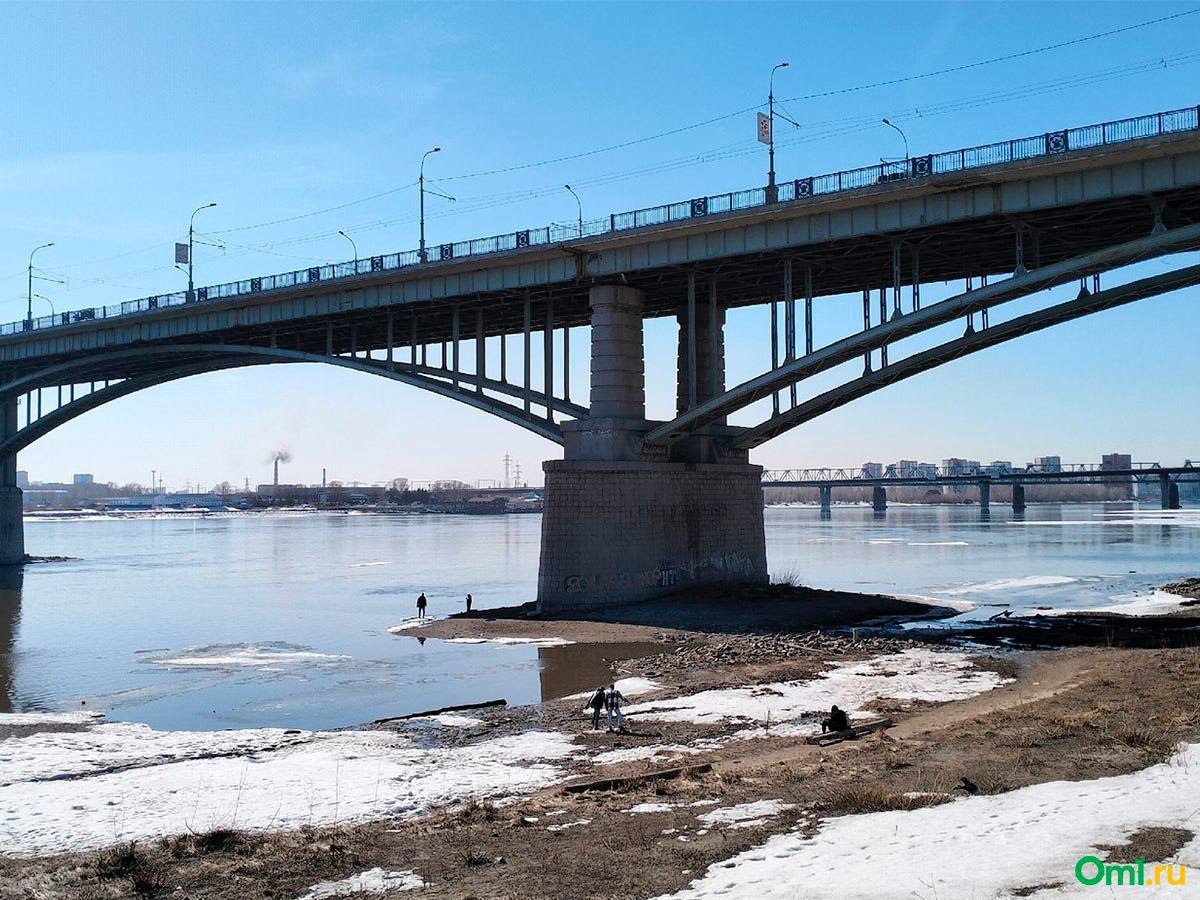 В Новосибирске берег может обрушиться — власти ввели...