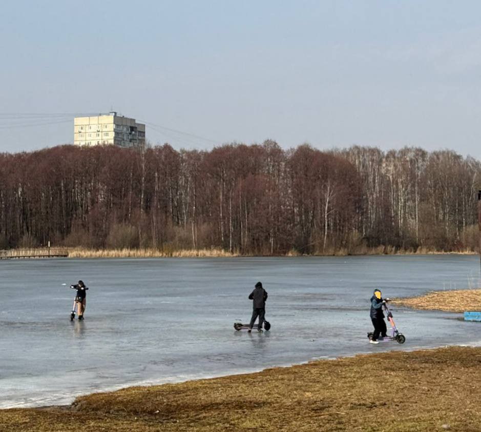 В Балашихе людей совсем не смущает плюсовая температура....