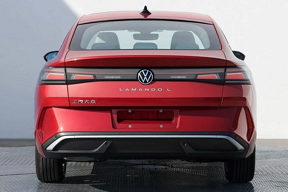 Рассекречен обновлённый лифтбек Volkswagen Lamando L